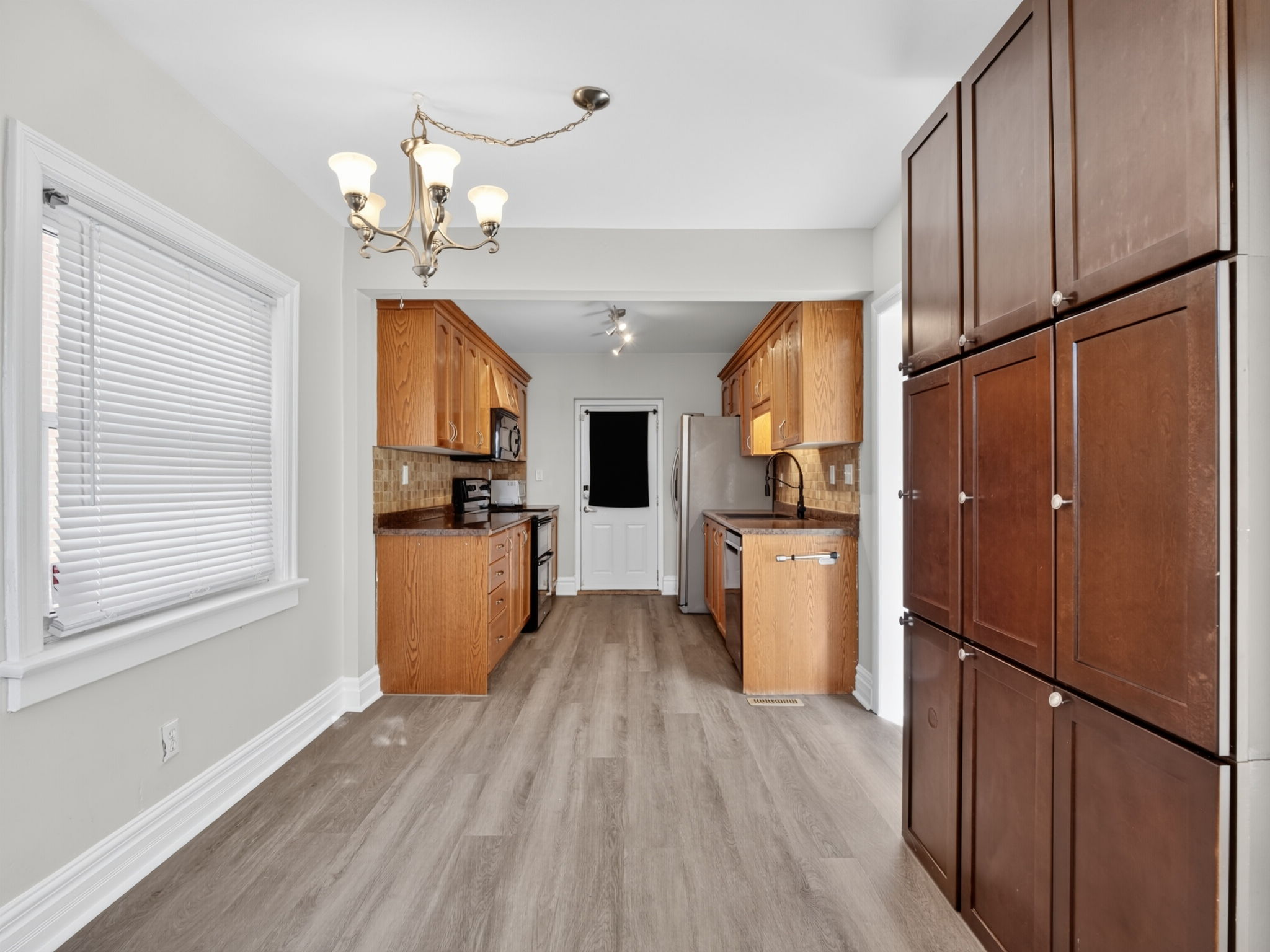 168 Avondale Ave Toronto, ON M2N 2V5