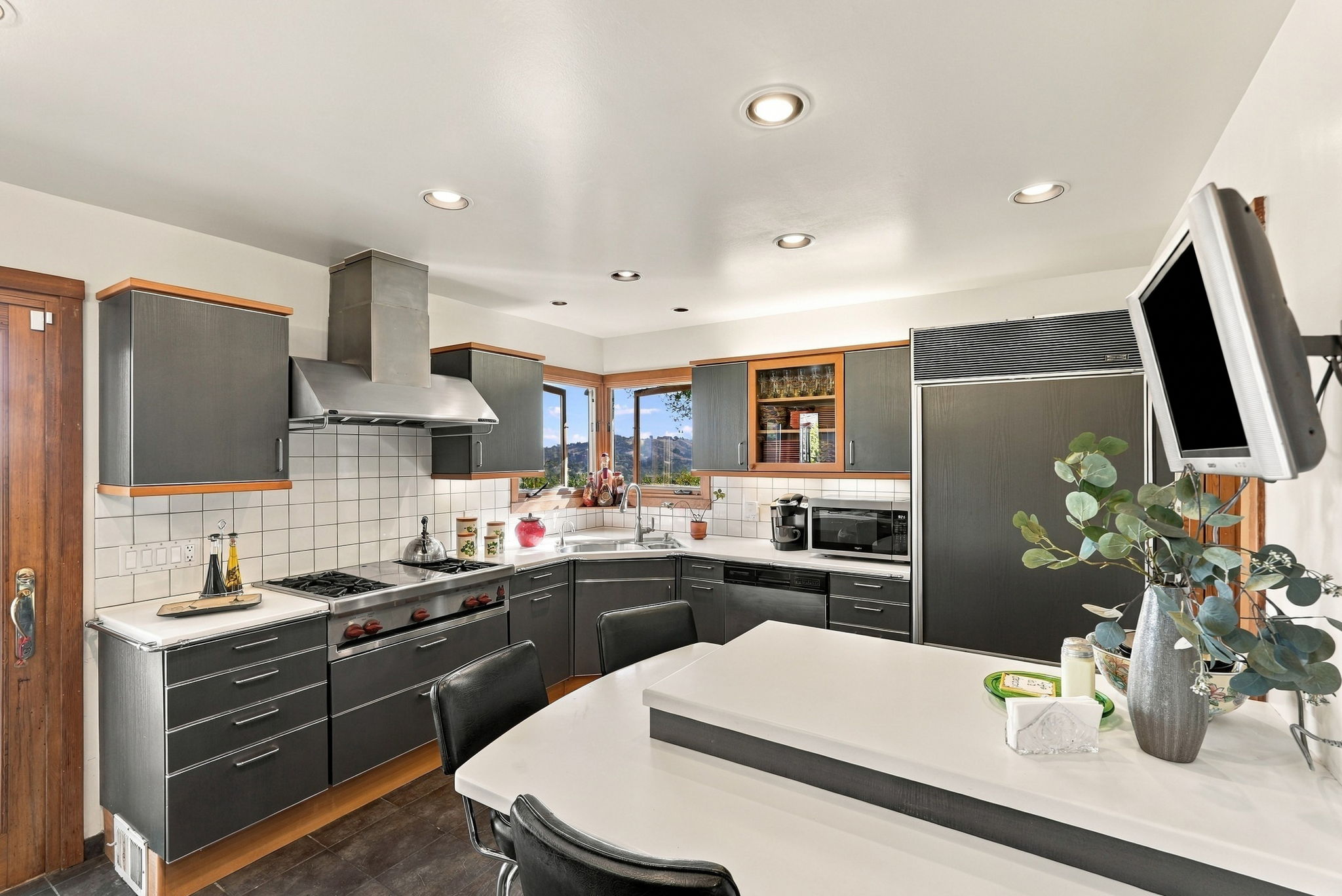 013_F8_168 Crestview Dr