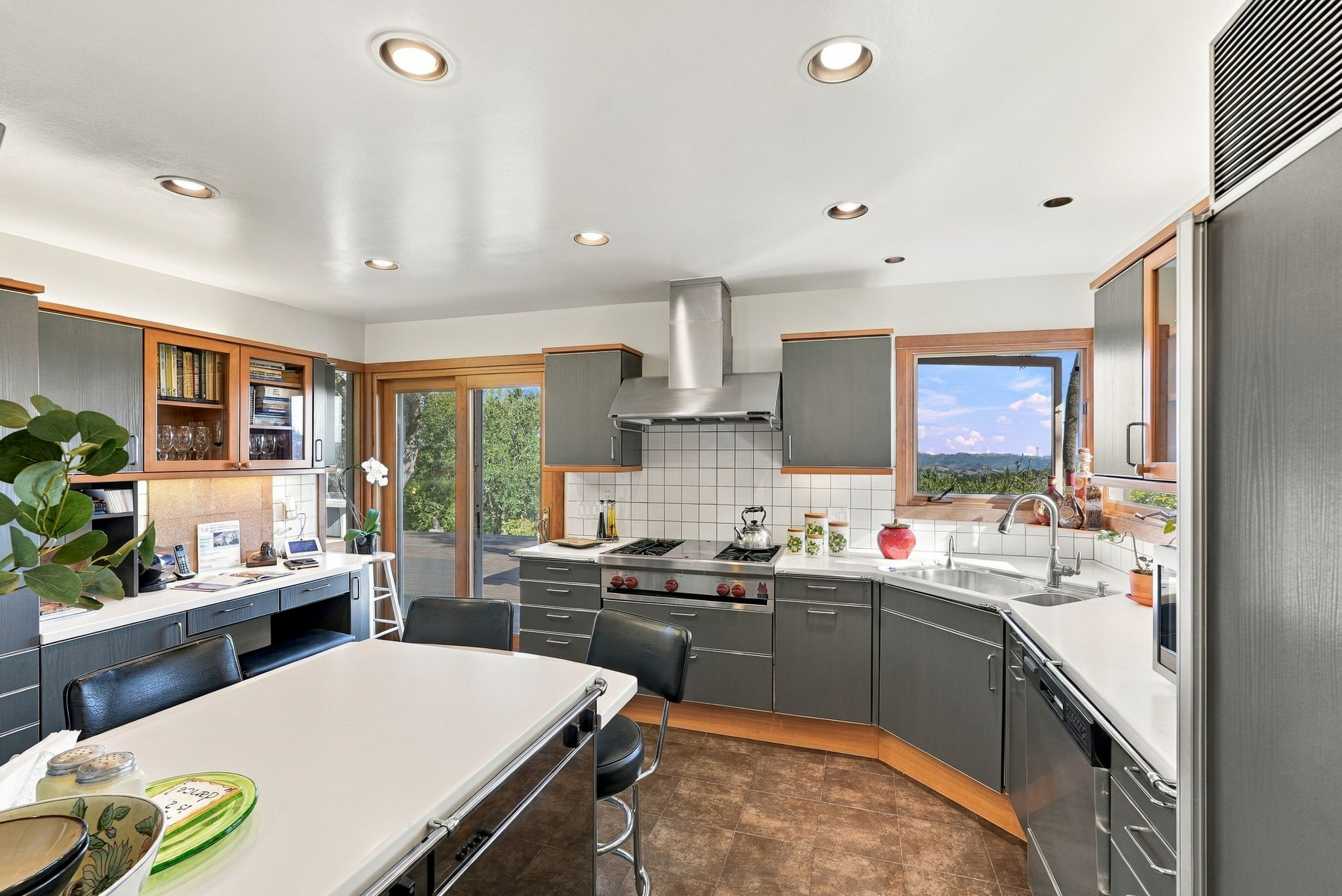 015_F8_168 Crestview Dr