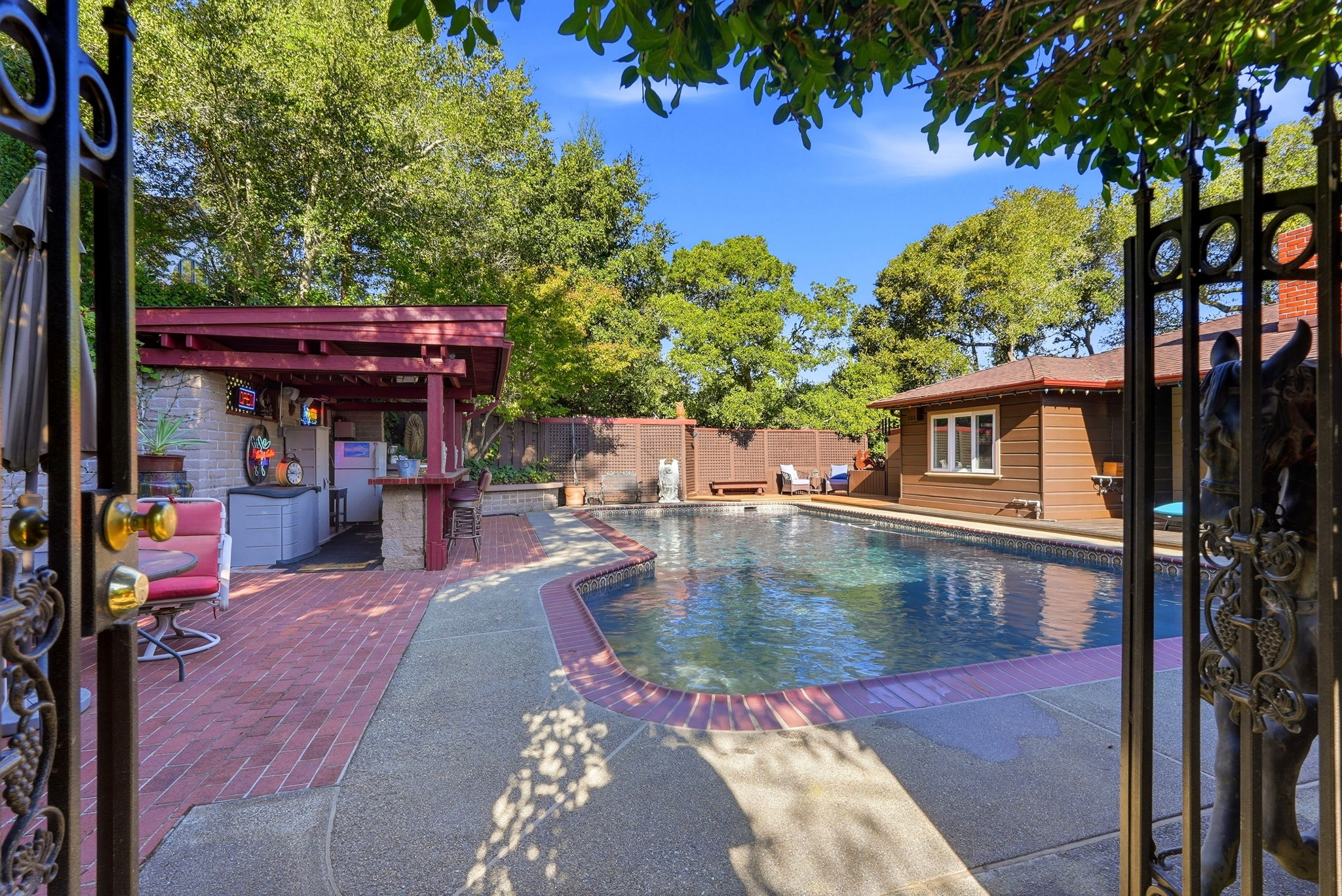 049_F8_168 Crestview Dr