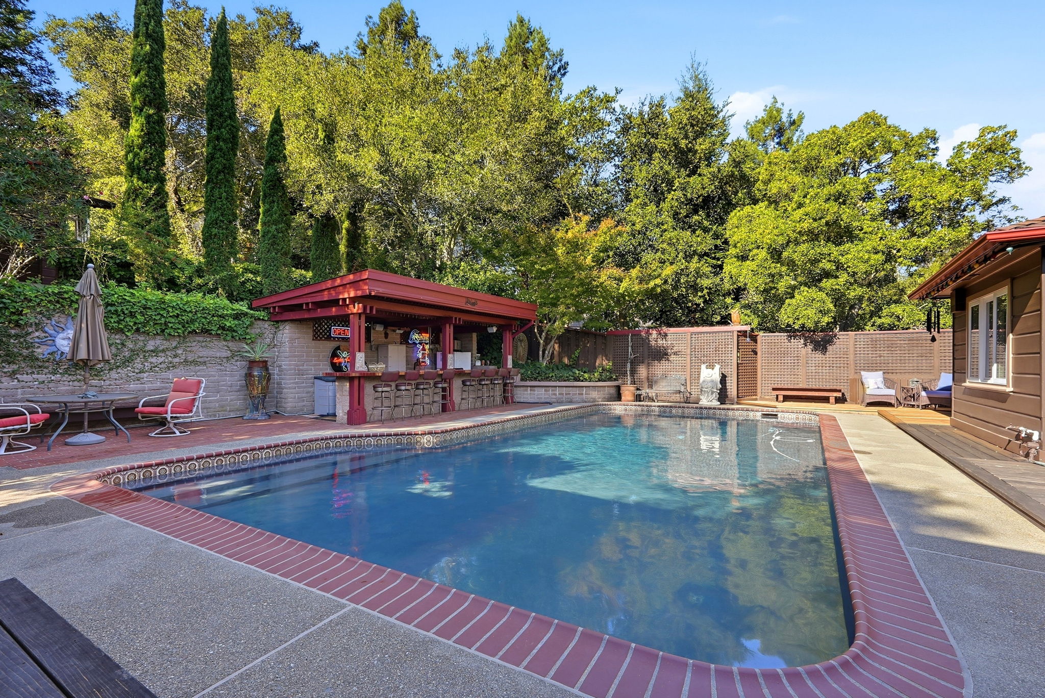 052_F8_168 Crestview Dr