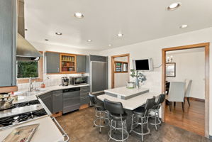 012_F8_168 Crestview Dr