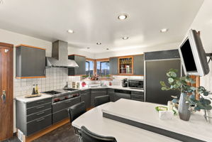 013_F8_168 Crestview Dr