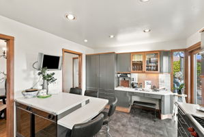 014_F8_168 Crestview Dr