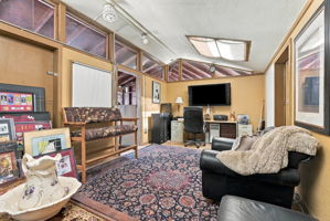 021_F8_168 Crestview Dr