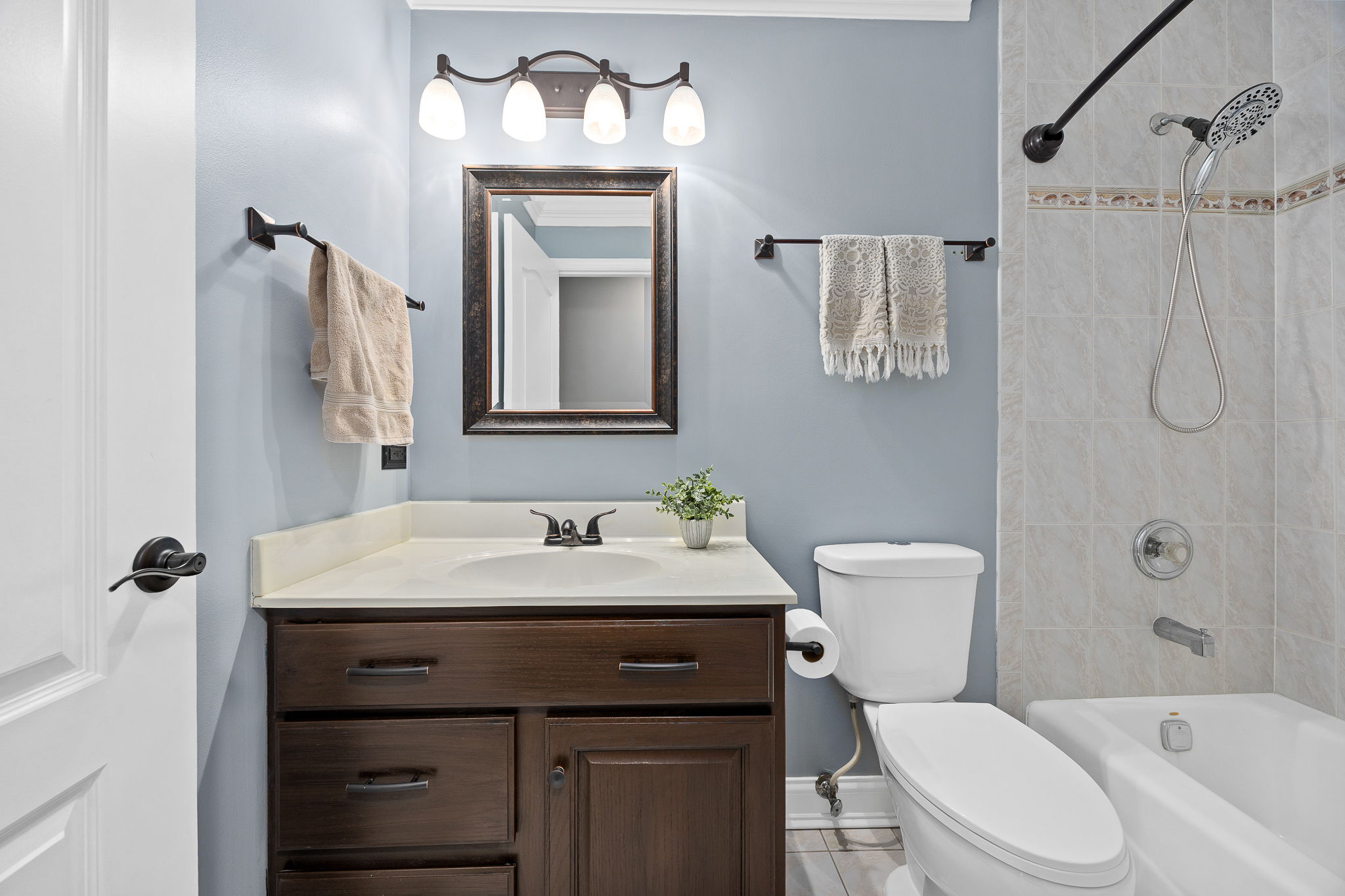 Secondary Bath-LOgan