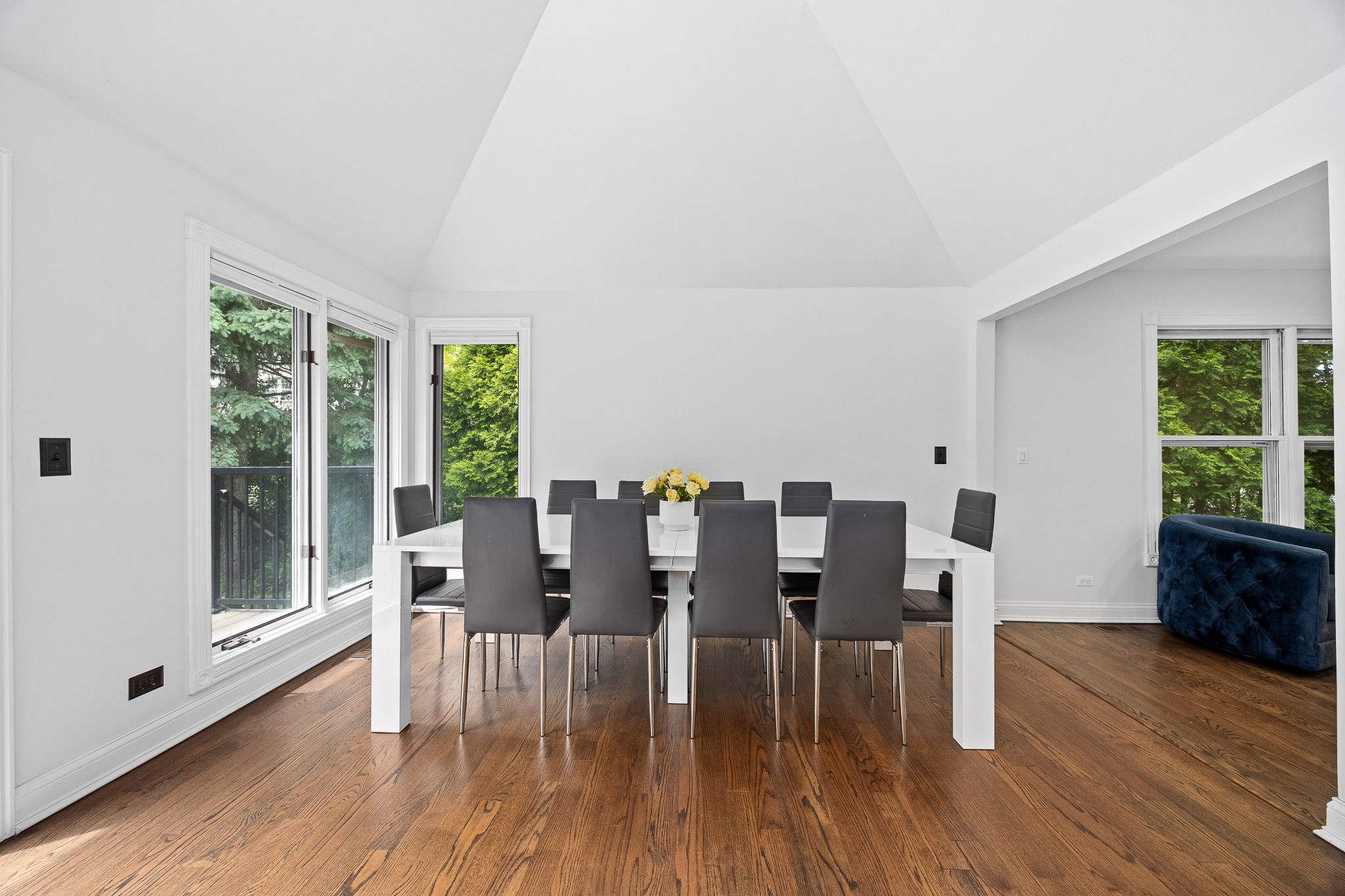 Dining Closer-Logan