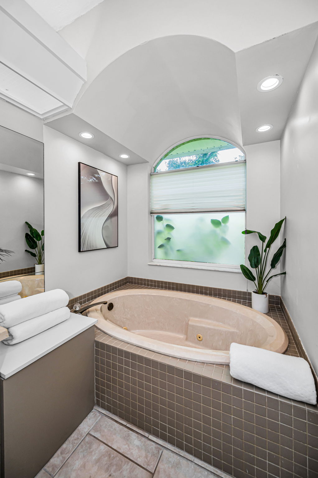 Primary Bathroom1b