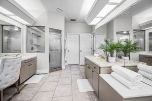Primary Bathroom1c