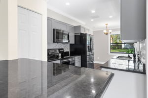 16802 Stanza Ct, Tampa, FL 33624, USA Photo 12