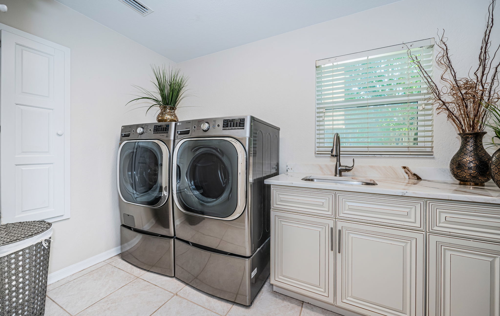 Laundry Room1a