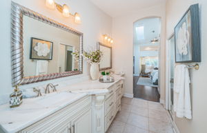 Master Bathroom1d