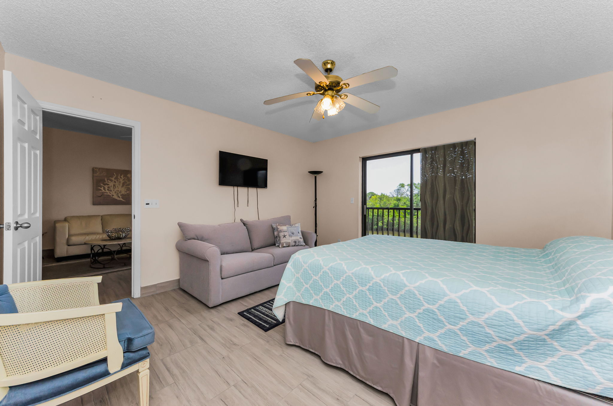 Master Bedroom1b