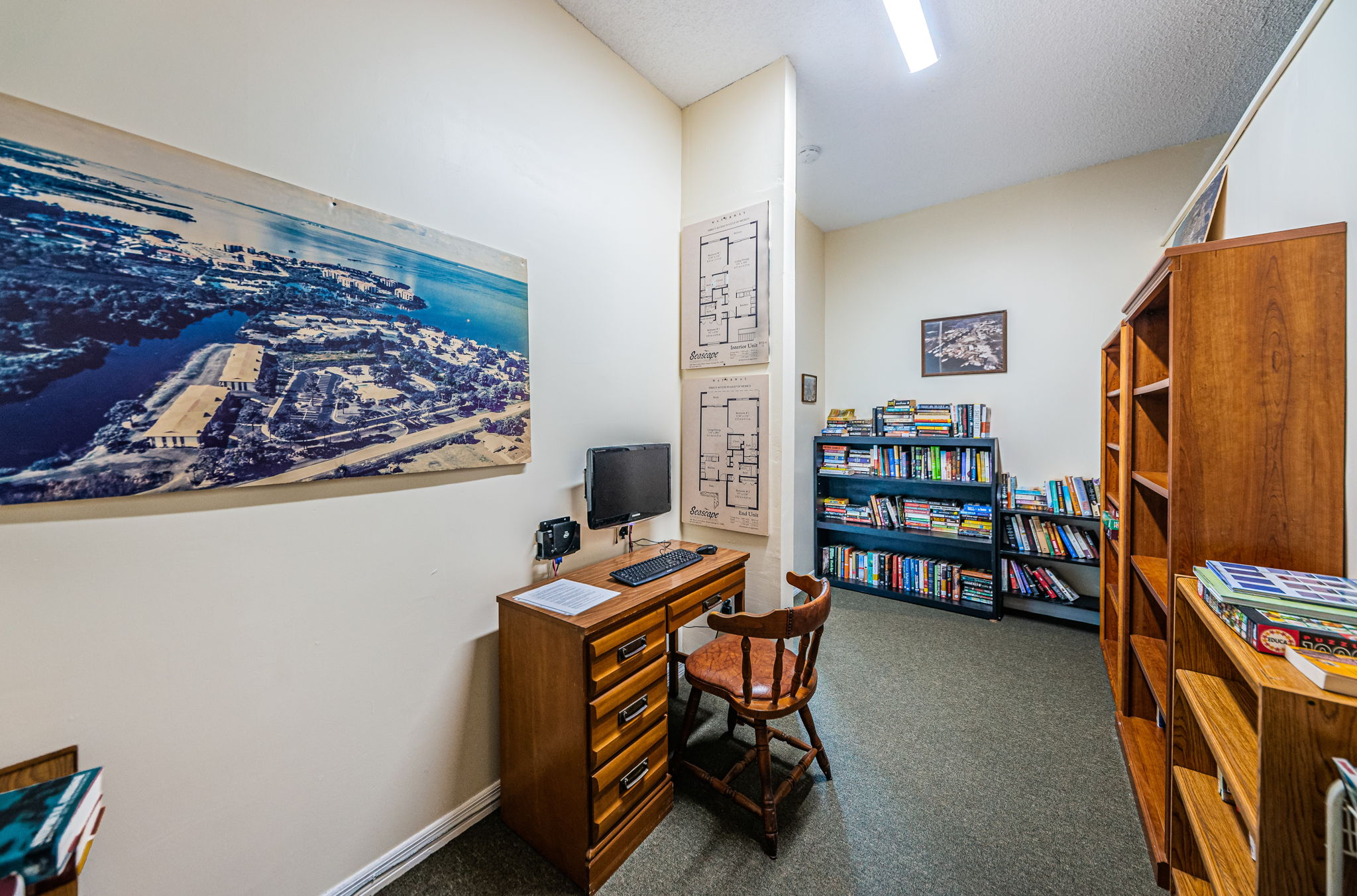 14-Clubhouse Library