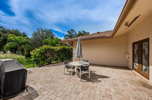 17-Clubhouse Grillng Area