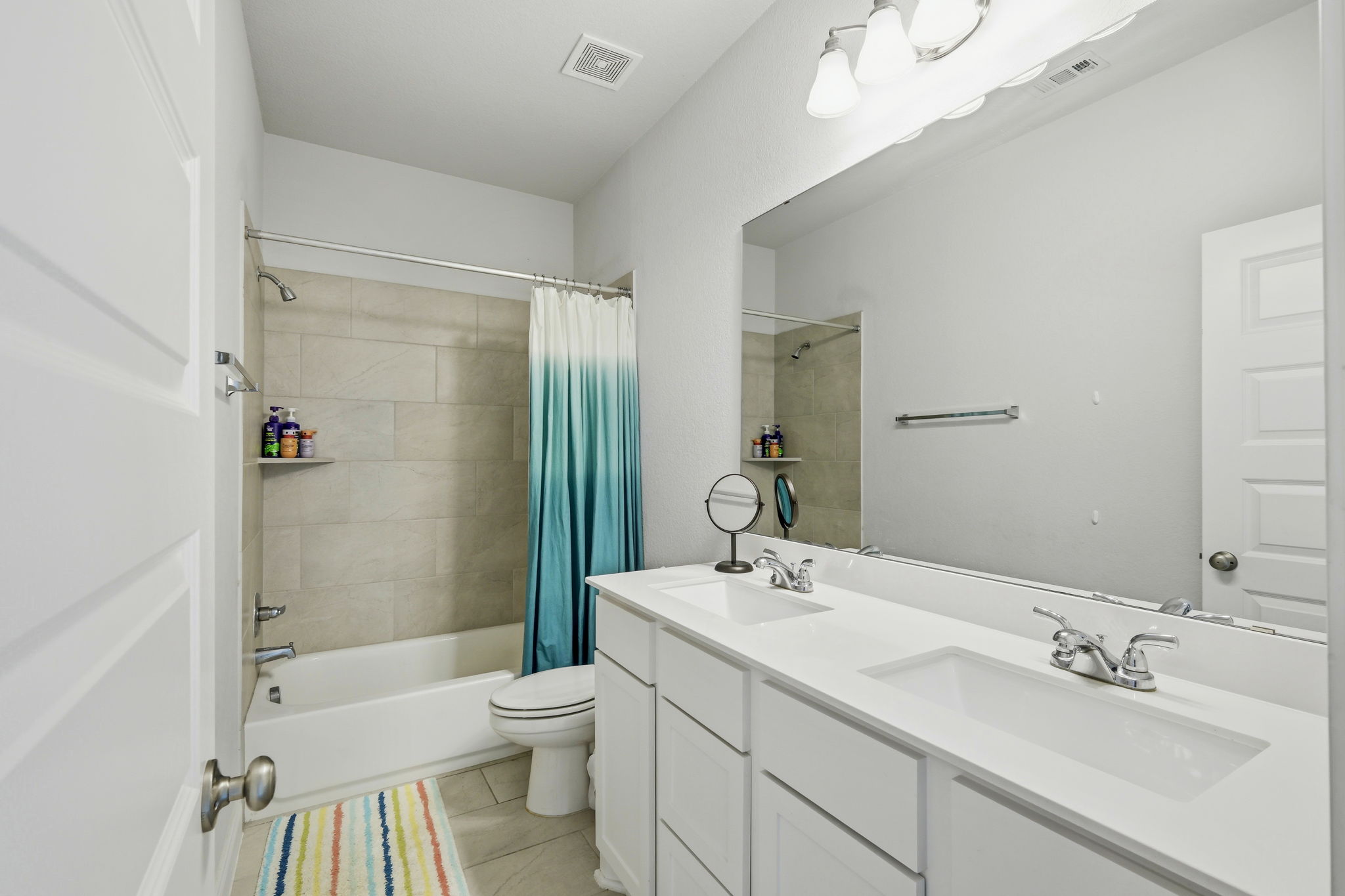 Upstairs Hall Bathroom