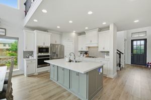 Kitchen/Breakfast Bar
