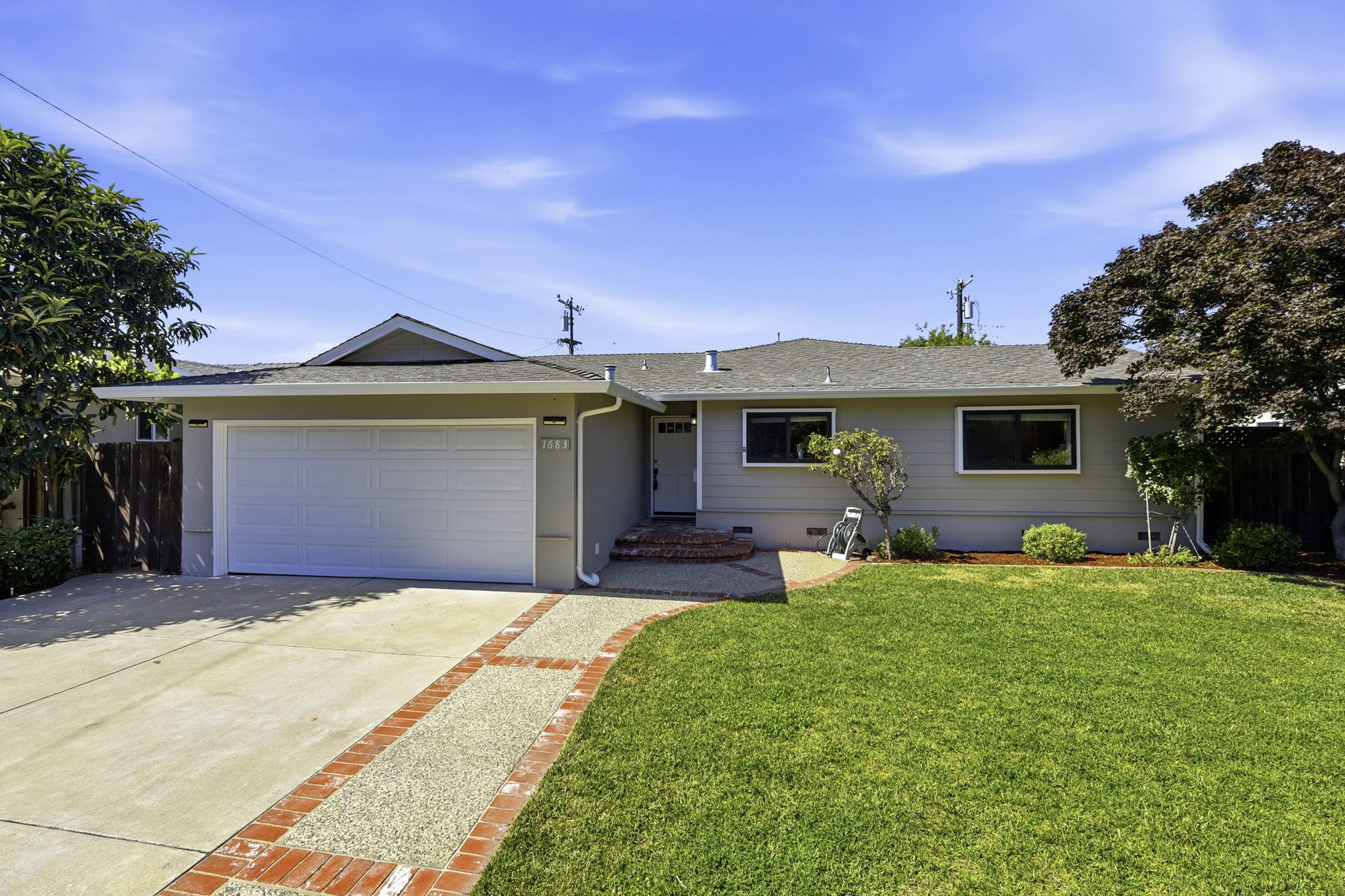 001_F8_1683 Hyacinth Ln
