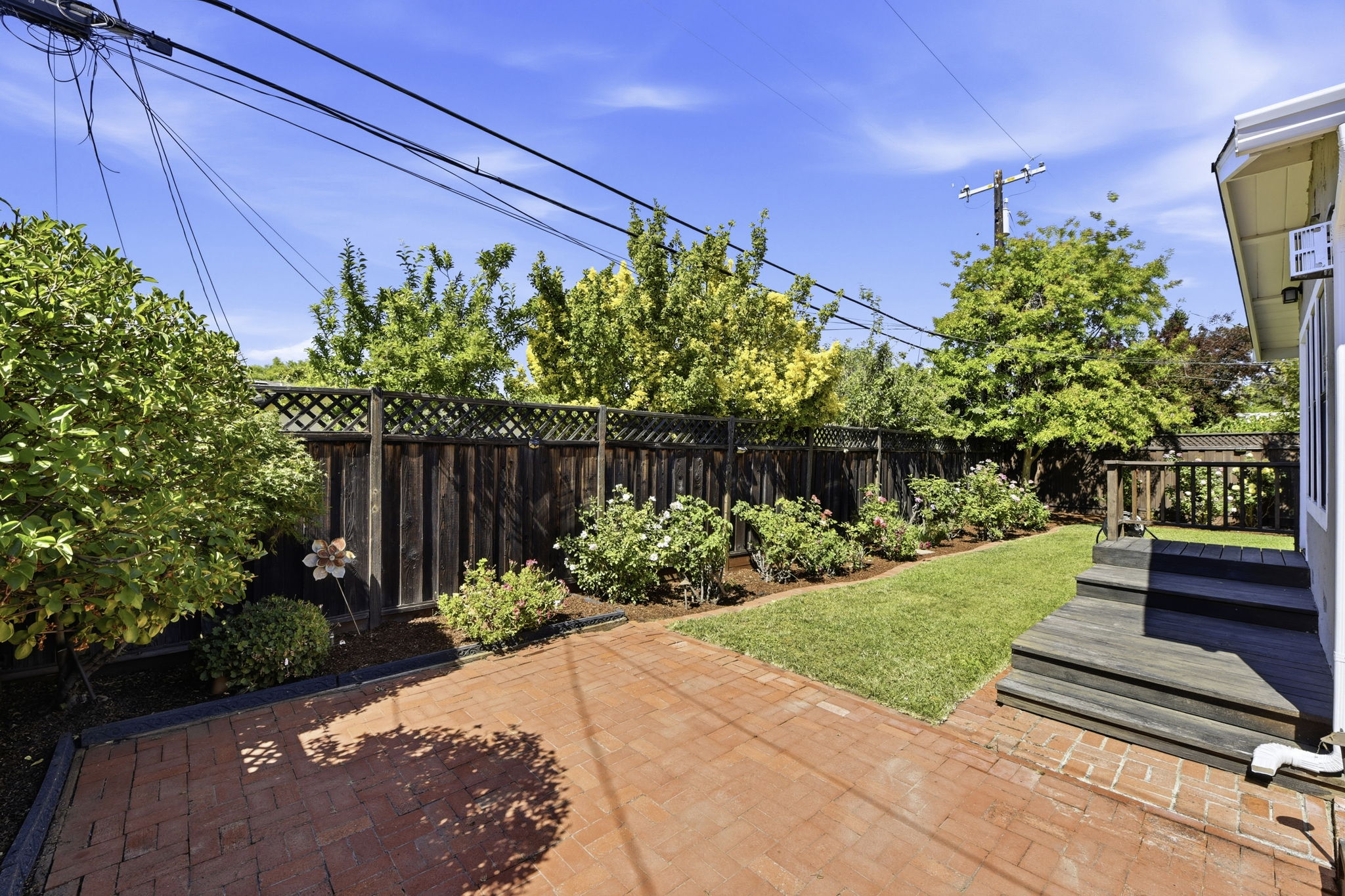 038_F8_1683 Hyacinth Ln