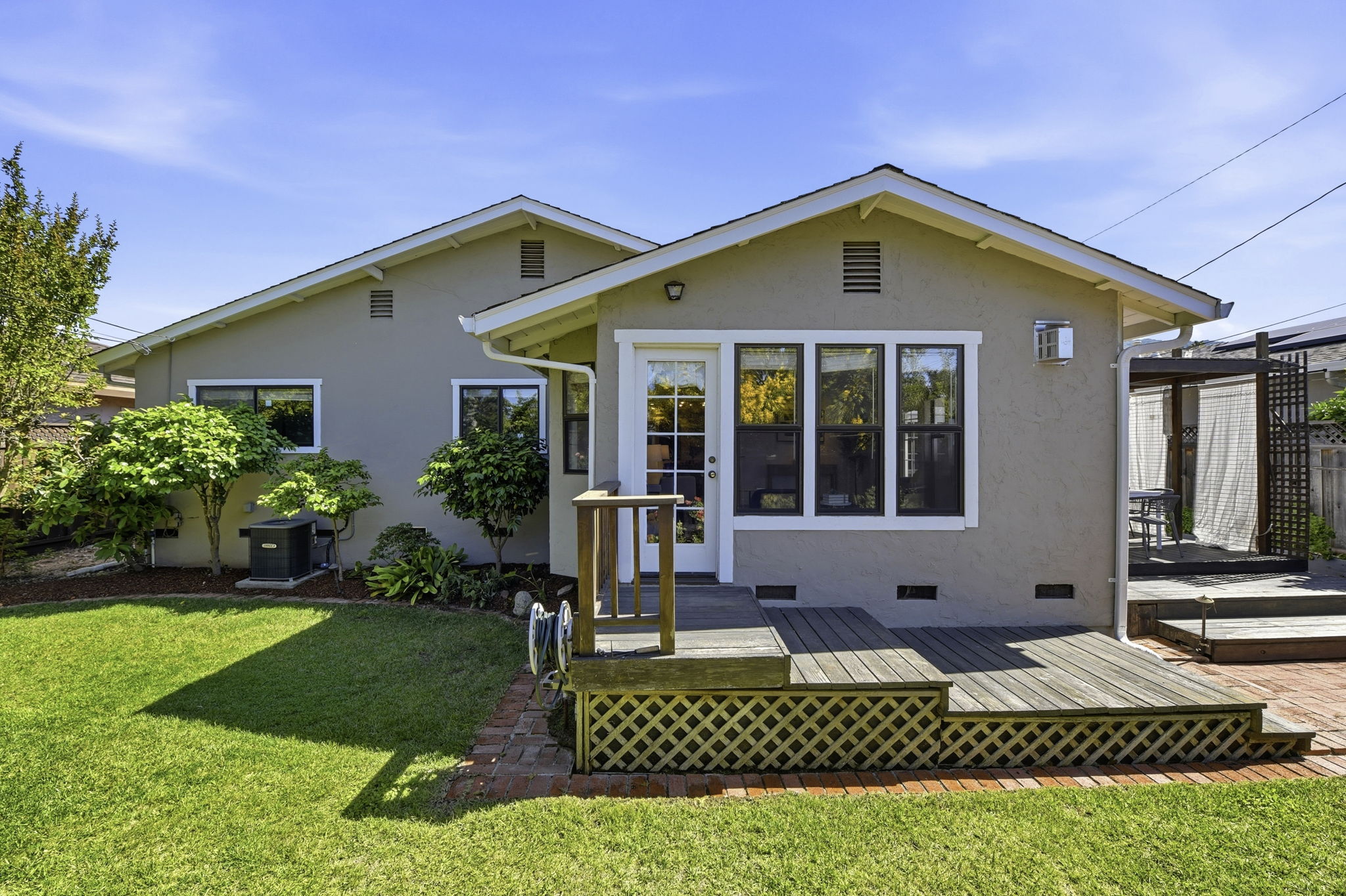040_F8_1683 Hyacinth Ln