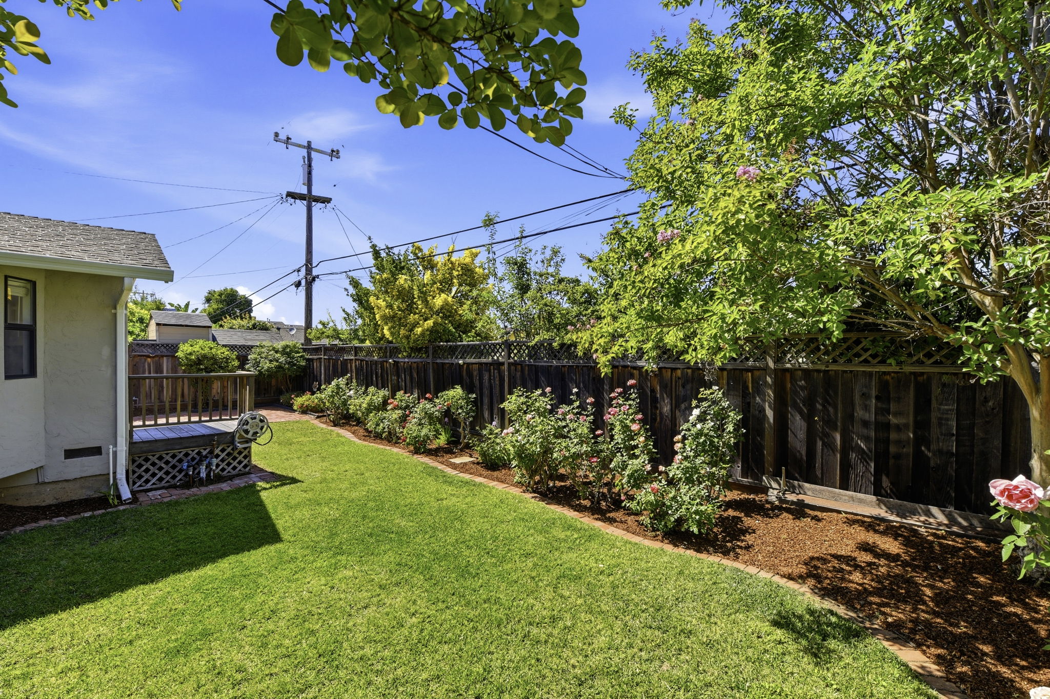 041_F8_1683 Hyacinth Ln