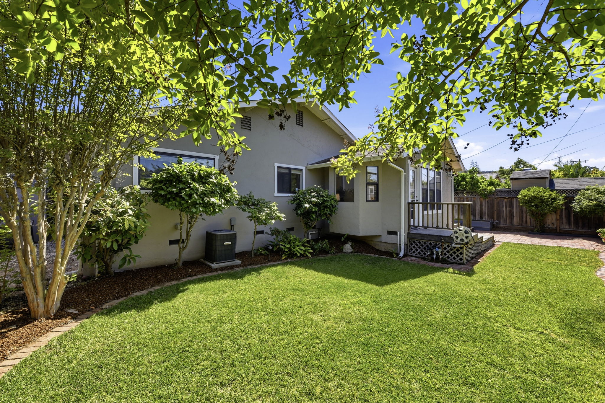 042_F8_1683 Hyacinth Ln