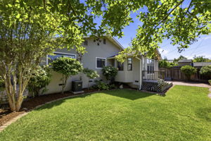 042_F8_1683 Hyacinth Ln