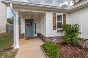 Front Porch/Entrance