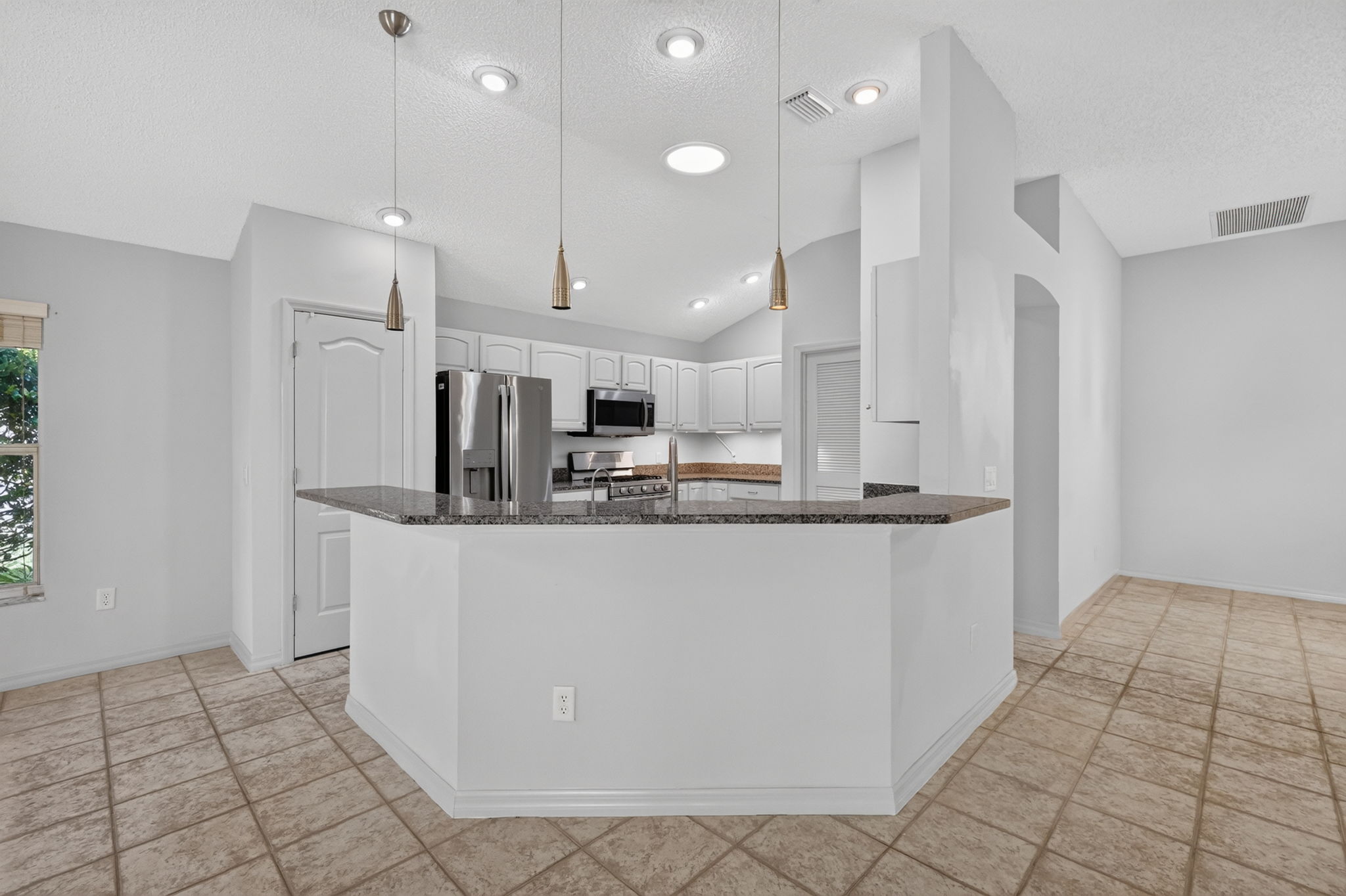 Kitchen Eat-In Counter