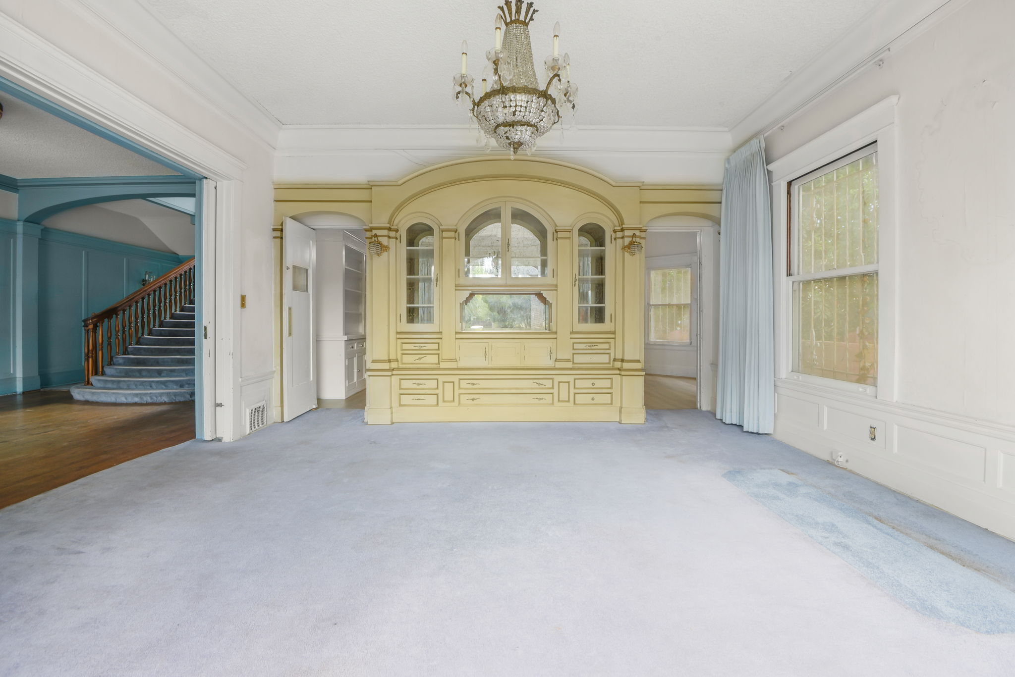 Dining Room/Foyer View