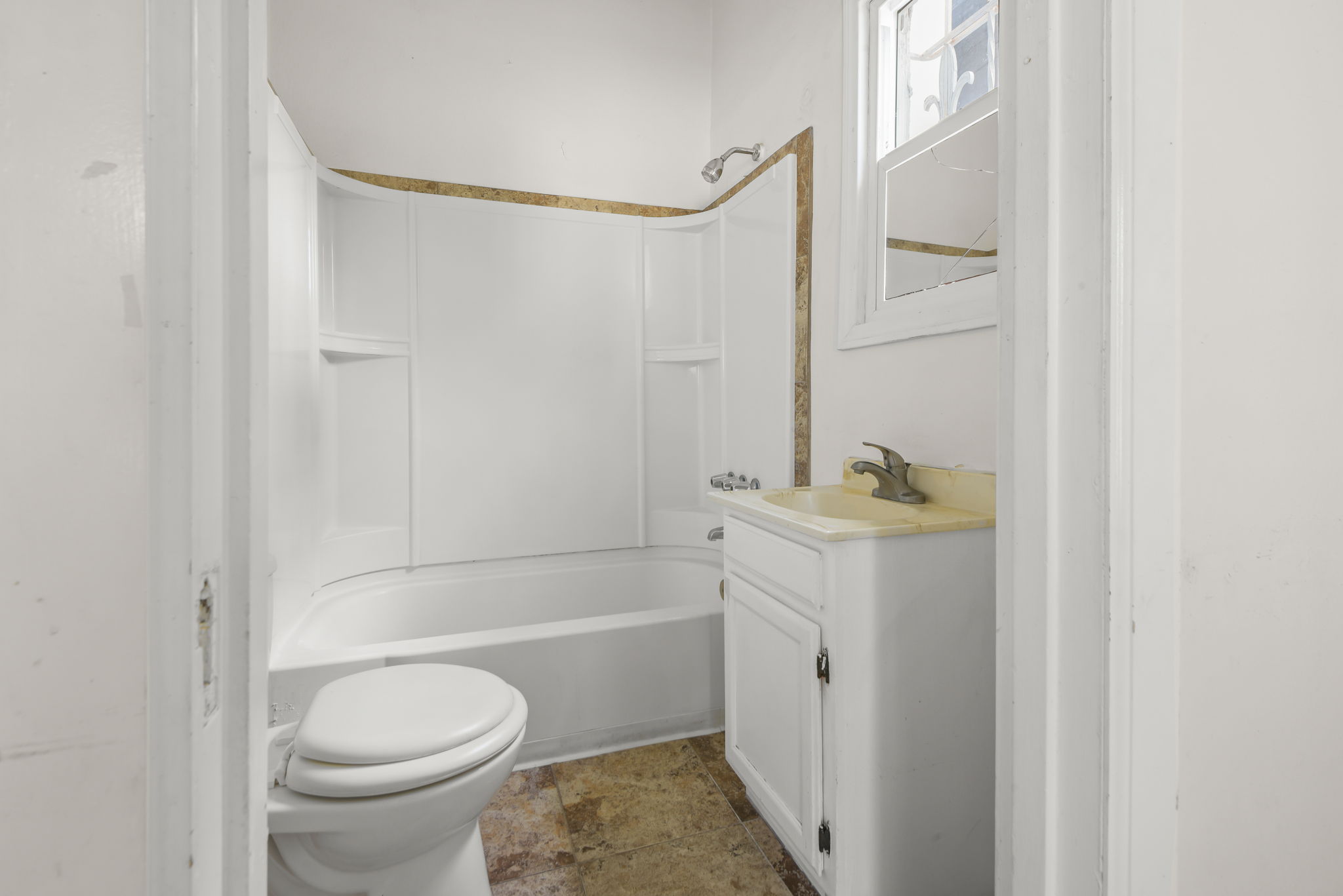 Bedroom 6 Ensuite
