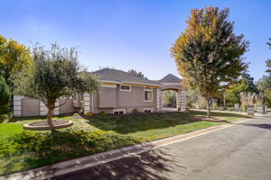 S Willow Ct-002