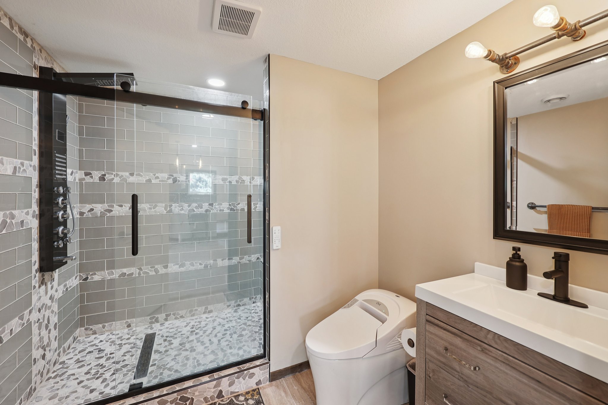 Reeder Rdg-L2310-024.jpg