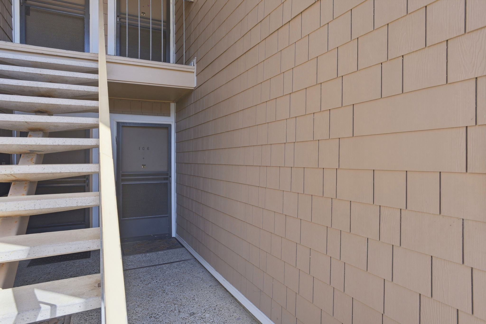 003_F8_1687 Bayridge Way 105