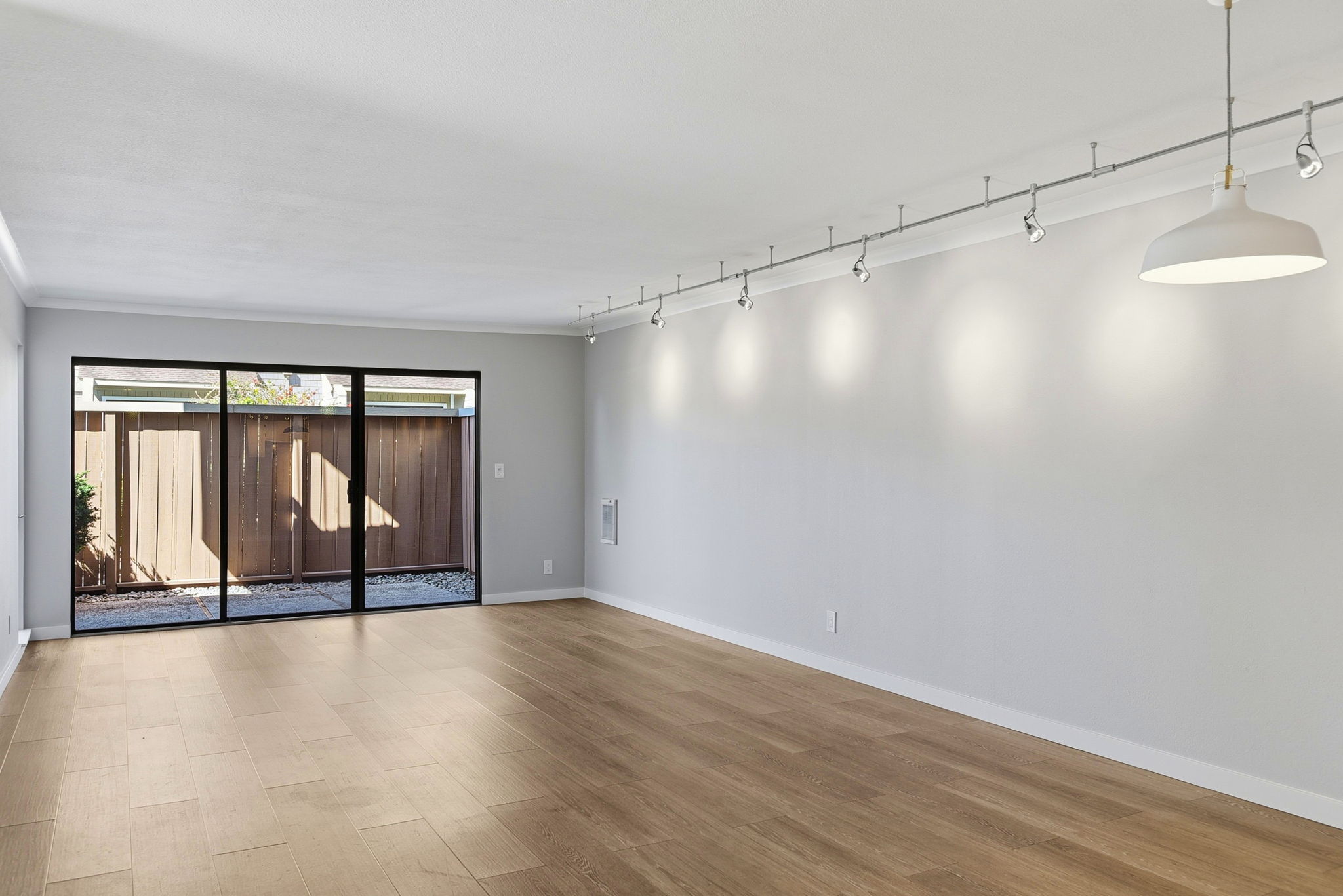 006_F8_1687 Bayridge Way 105