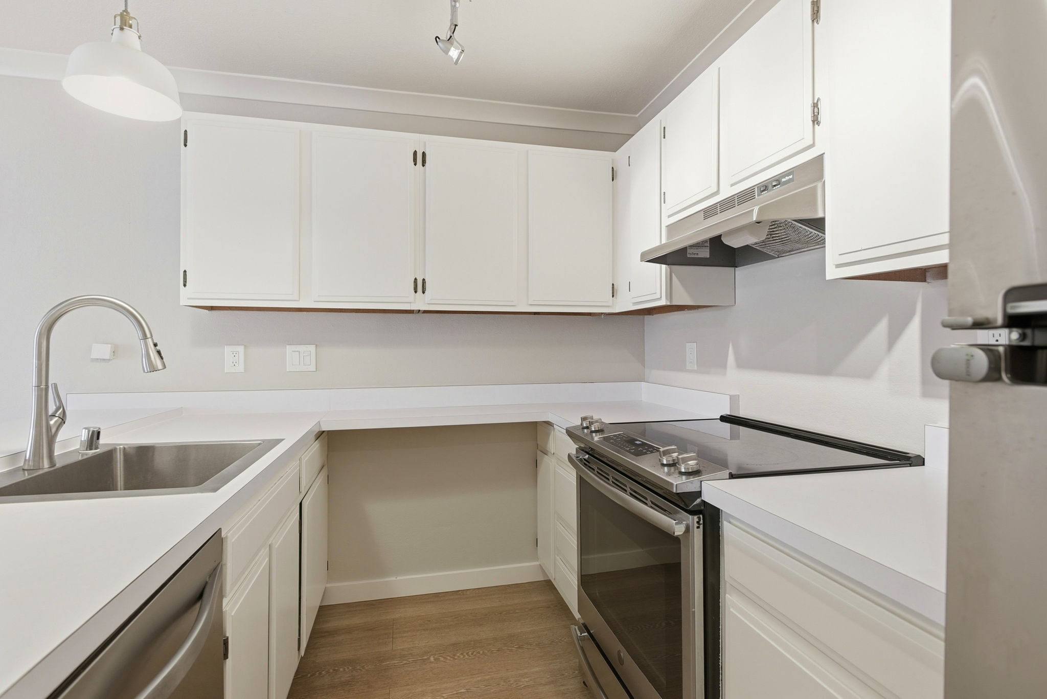 012_F8_1687 Bayridge Way 105