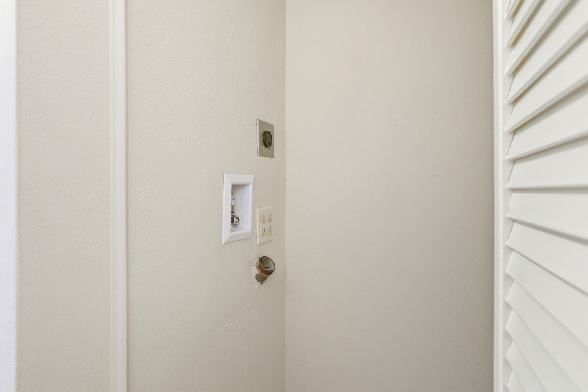 024_F8_1687 Bayridge Way 105