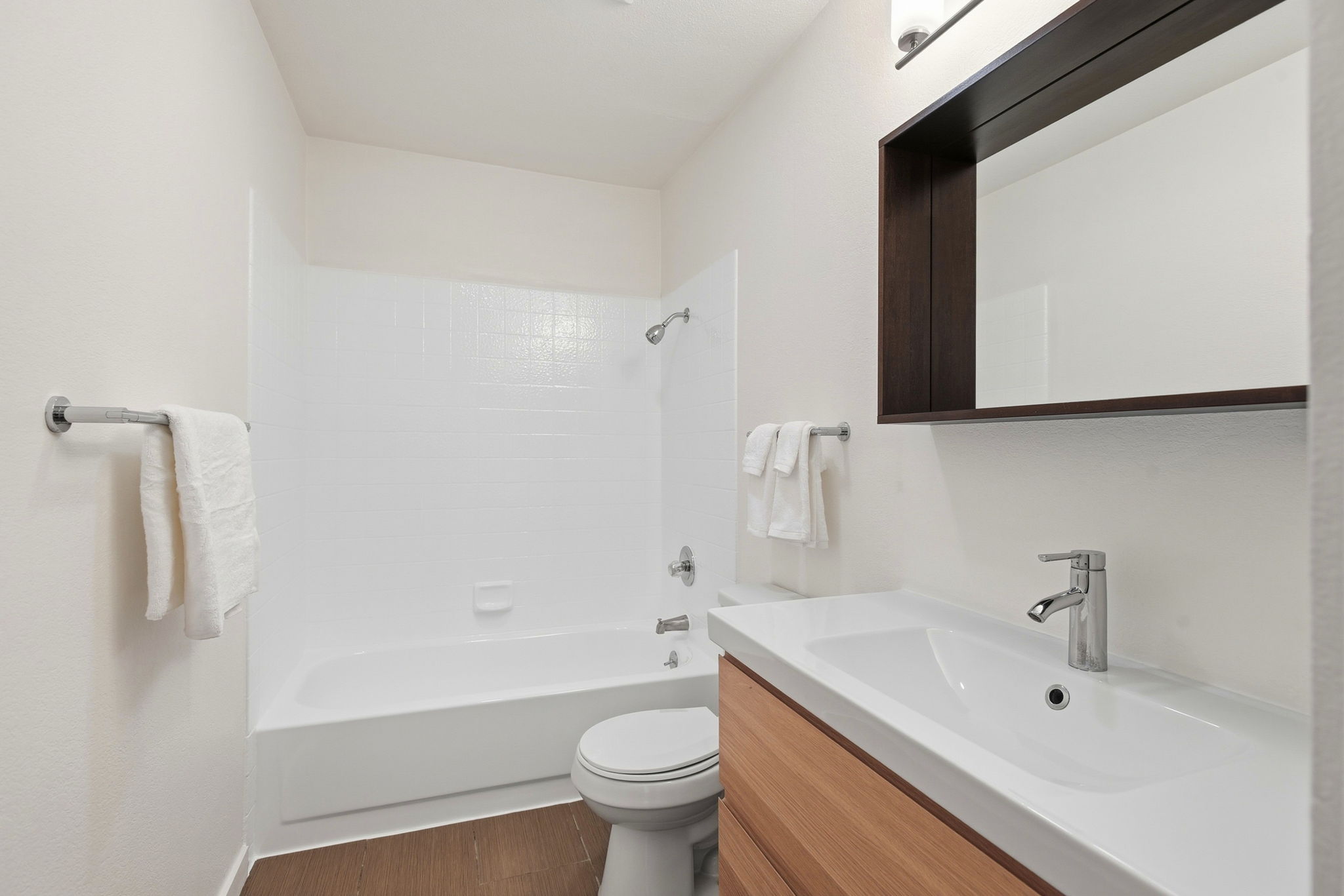 025_F8_1687 Bayridge Way 105