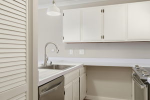 011_F8_1687 Bayridge Way 105