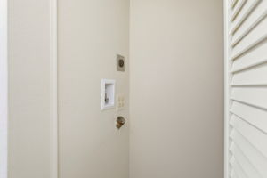024_F8_1687 Bayridge Way 105