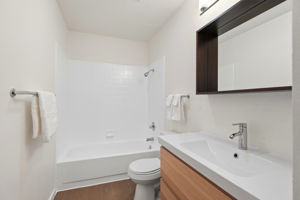 025_F8_1687 Bayridge Way 105