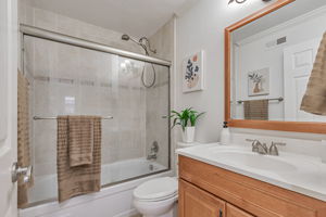 033_1687 Mendenhall Dr