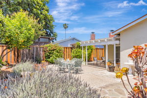 042_1687 Mendenhall Dr