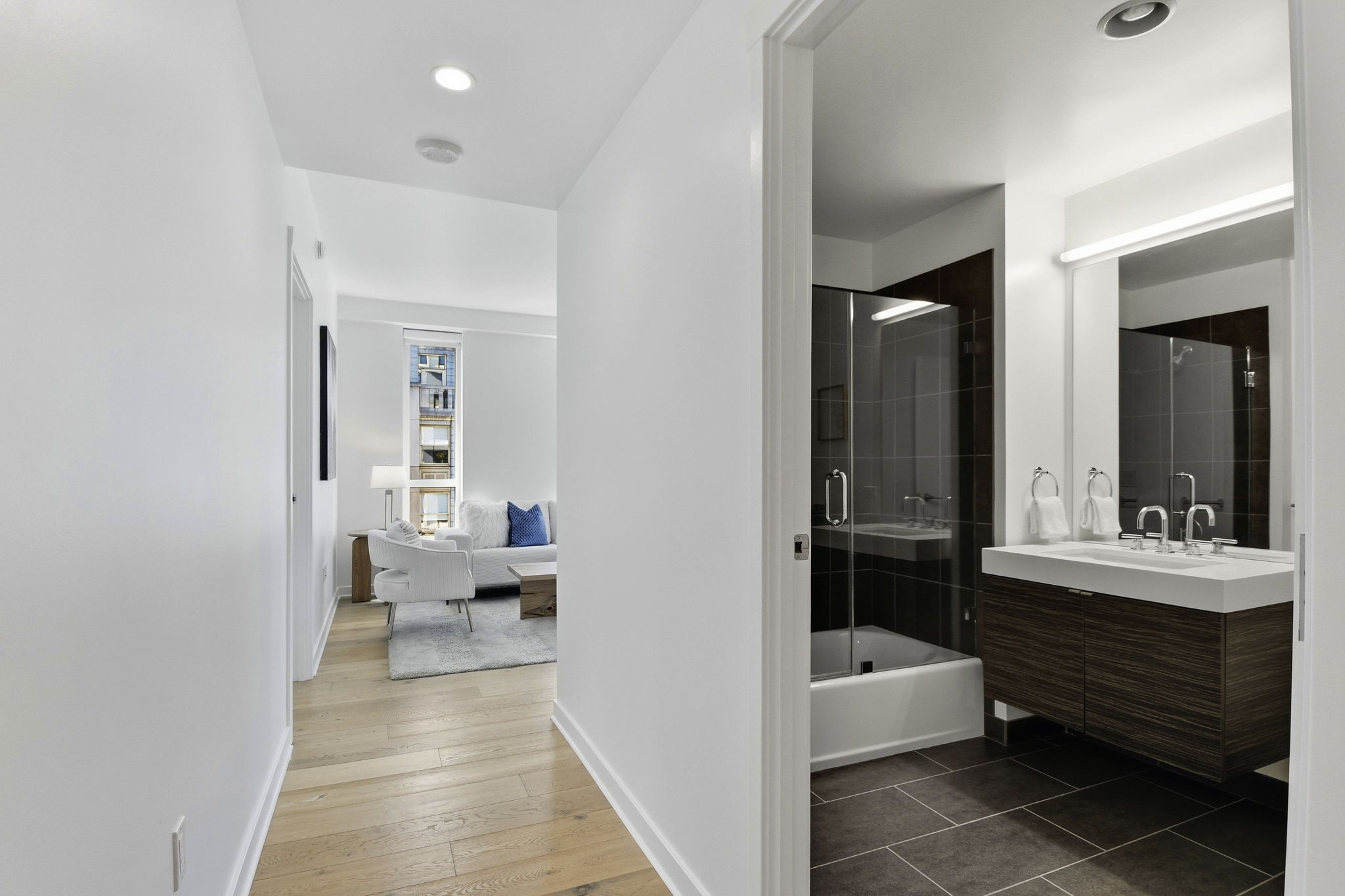 016_F8_1688 Pine St E1008