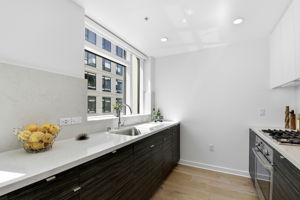 024_F8_1688 Pine St_