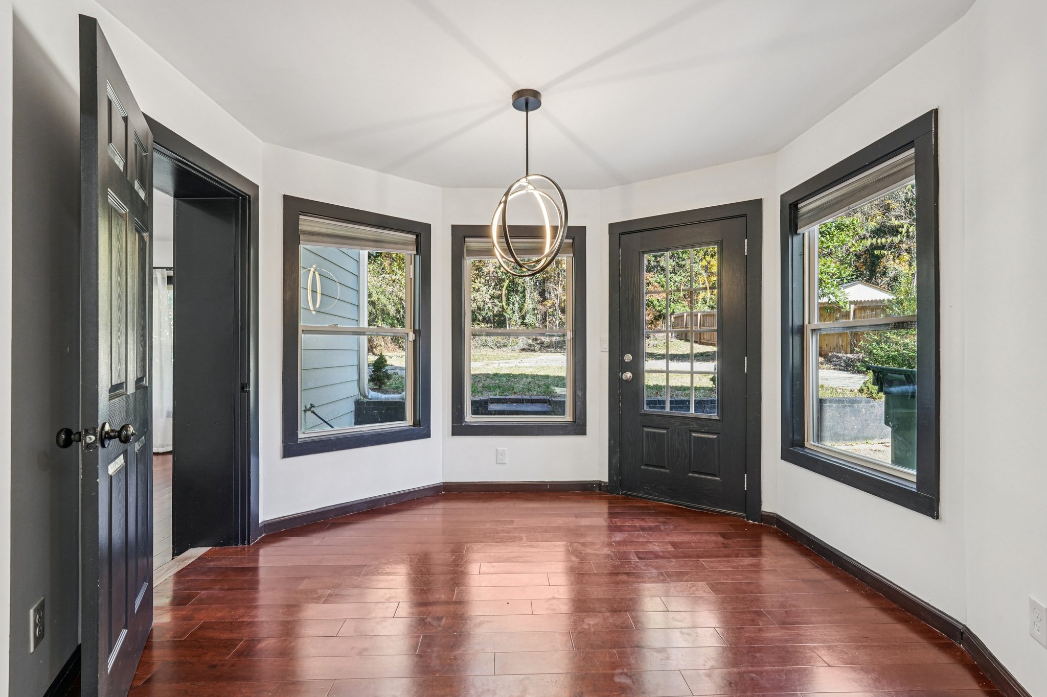 Derry Ave SW-S1911-023.jpg