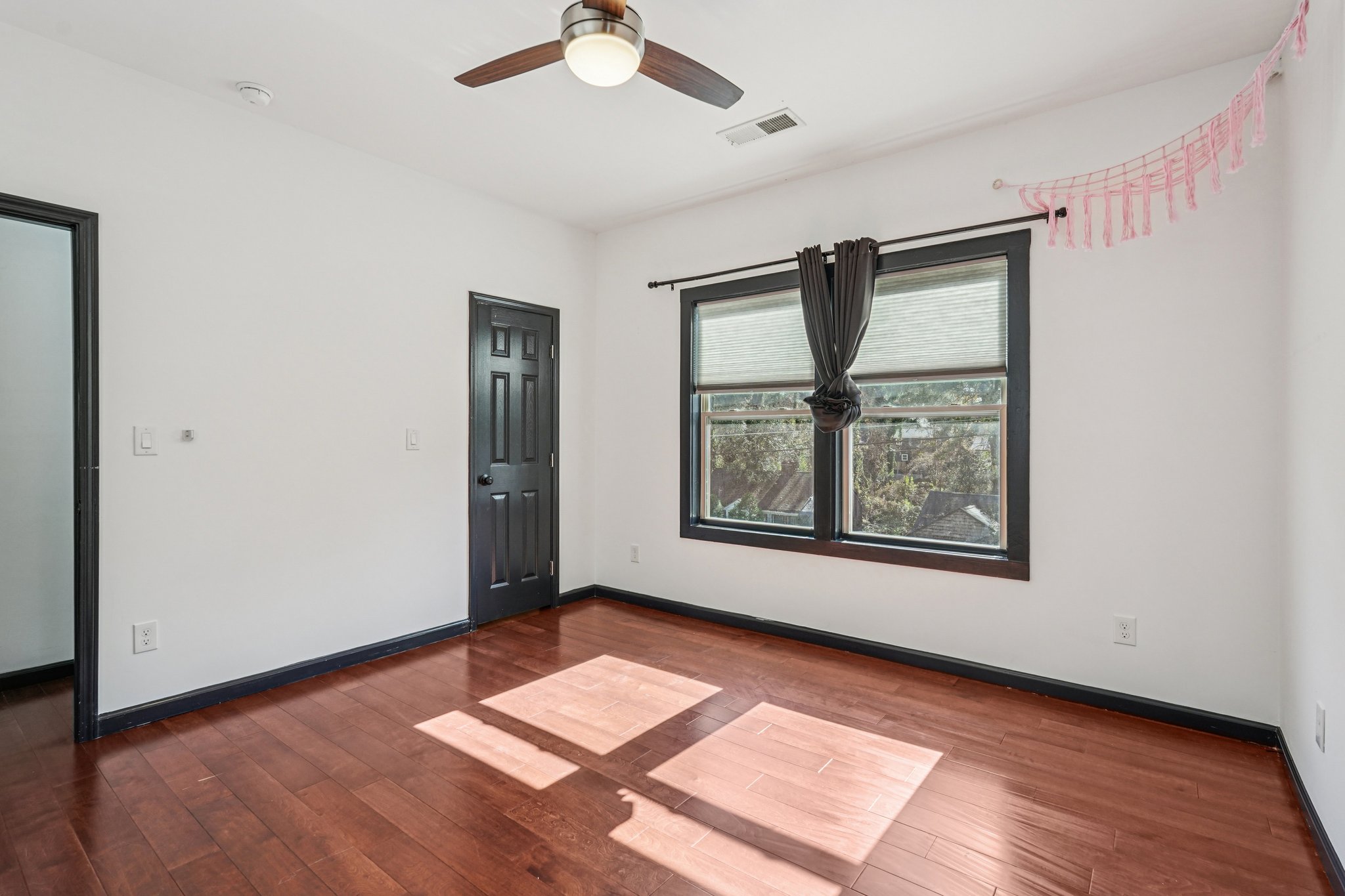 Derry Ave SW-S1911-048.jpg