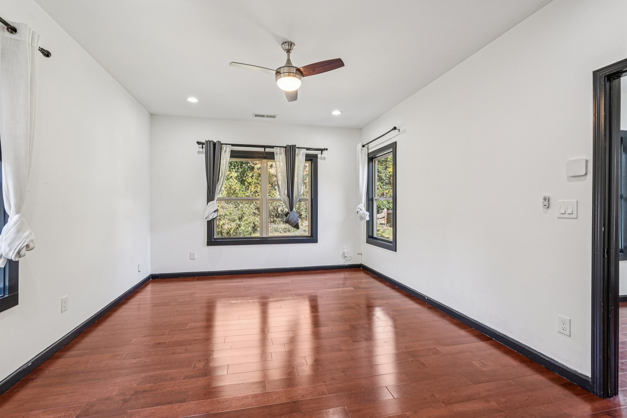 Derry Ave SW-S1911-050.jpg