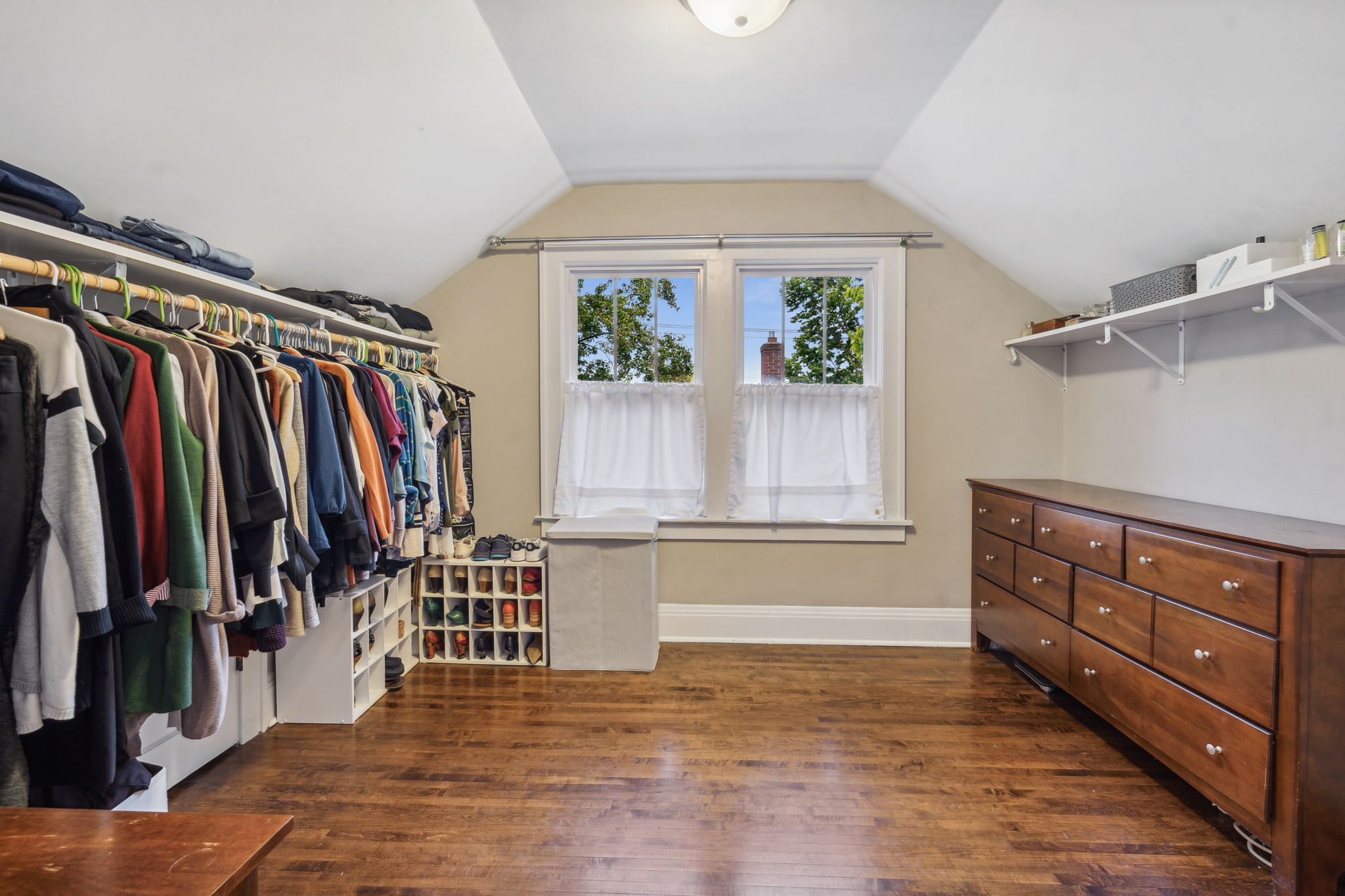 Very Large Walk in Closet/dressing area