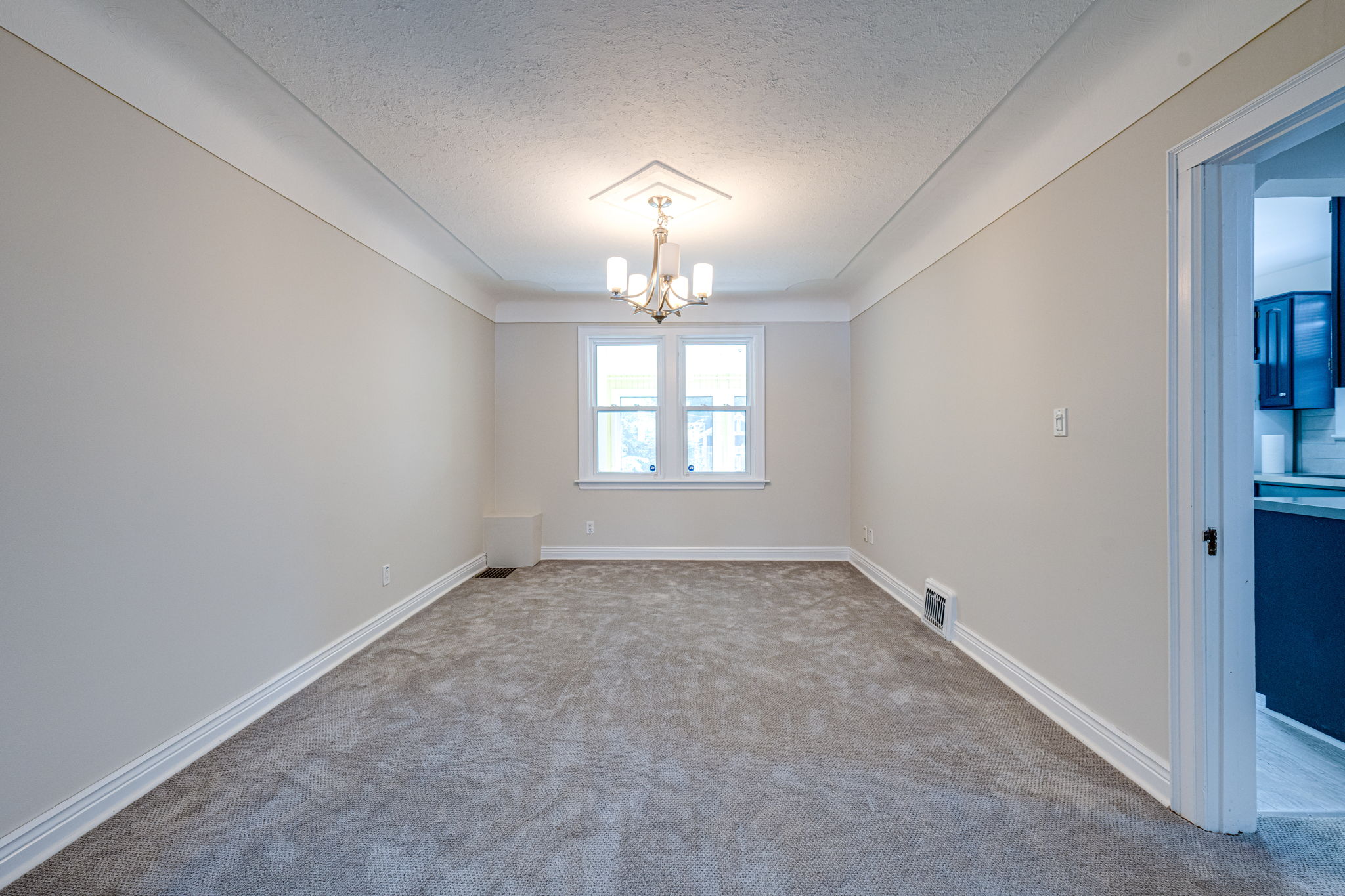 169 Balsam Ave S Hamilton, ON L8M 3B7